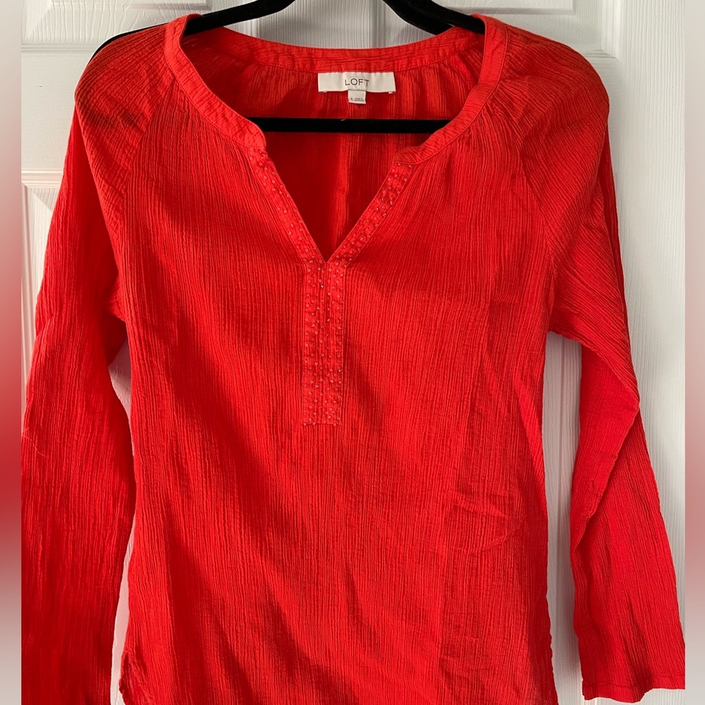 Ann Taylor loft light weight summer tunic blouse with subtle sequin neckline